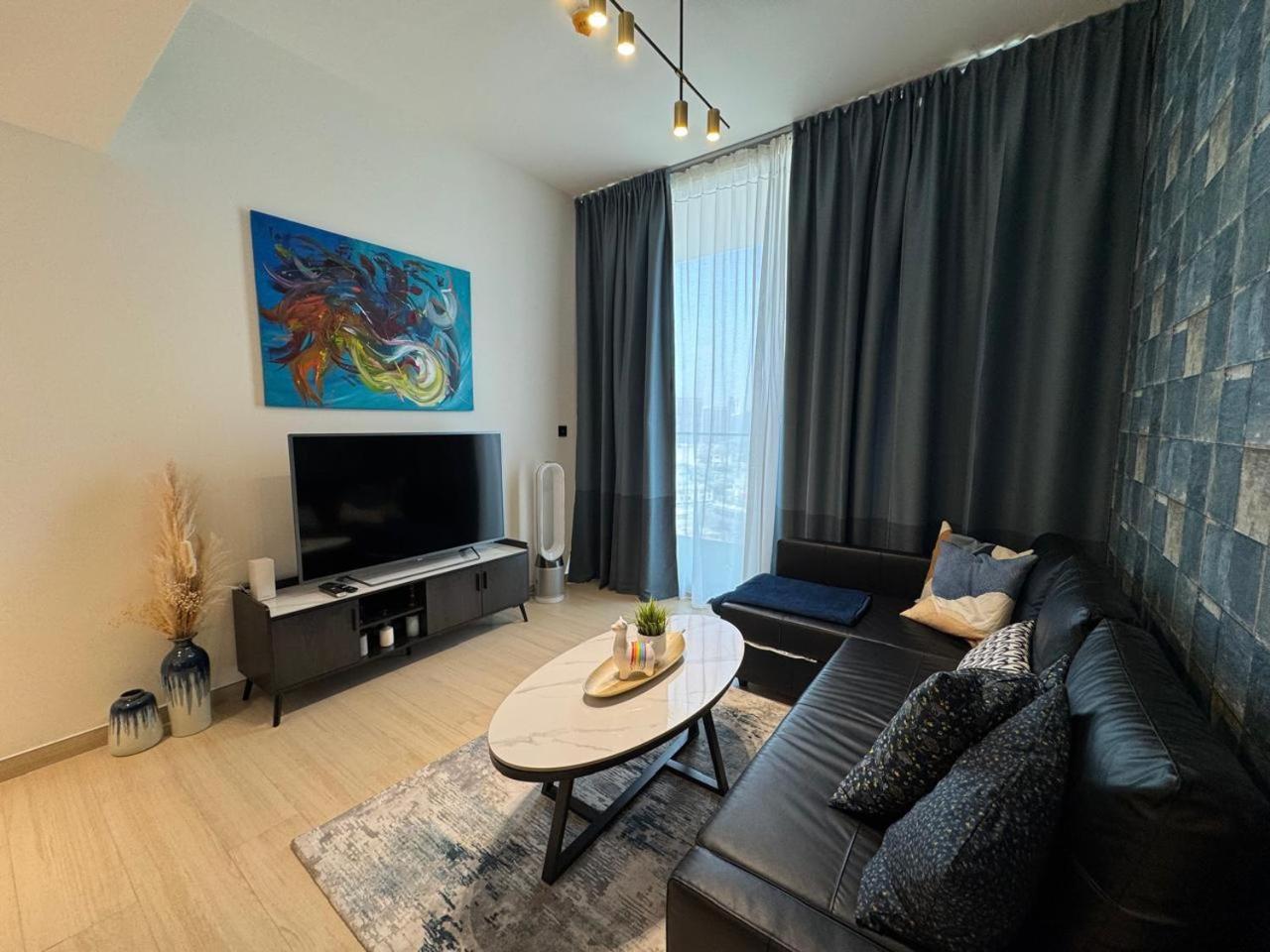 Serene 1-bedroom With Pool View In Jvc *