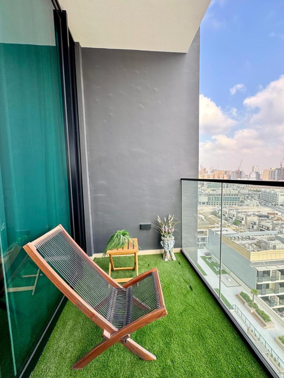 Serene 1-bedroom With Pool View In Jvc *