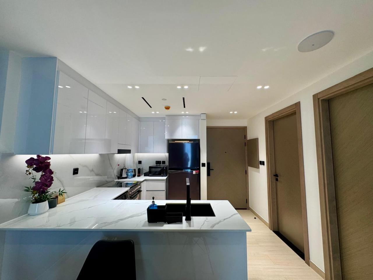 Serene 1-bedroom With Pool View In Jvc Apartment