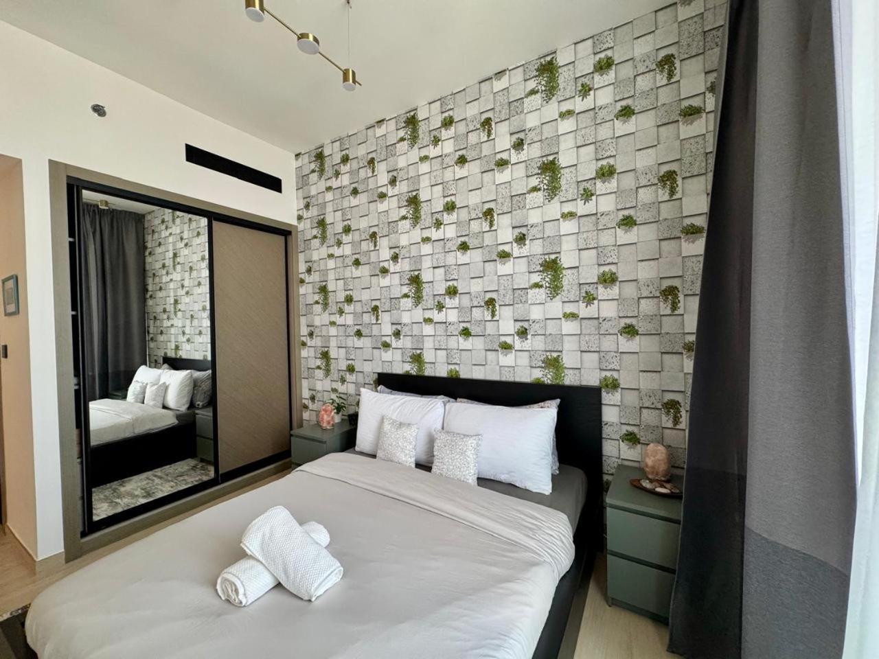 Serene 1-bedroom With Pool View In Jvc Apartment