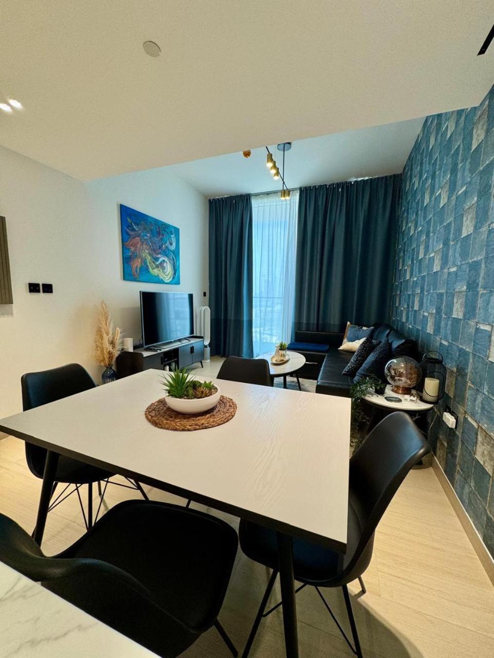 Serene 1-bedroom With Pool View In Jvc Apartment